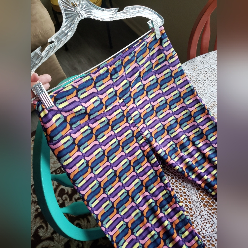 Hot! 90's Mike& Ike lularoe leggings TC - Picture 10 of 14